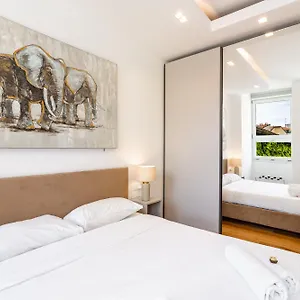 https://moscova-luxury-home.it-lombardy.com